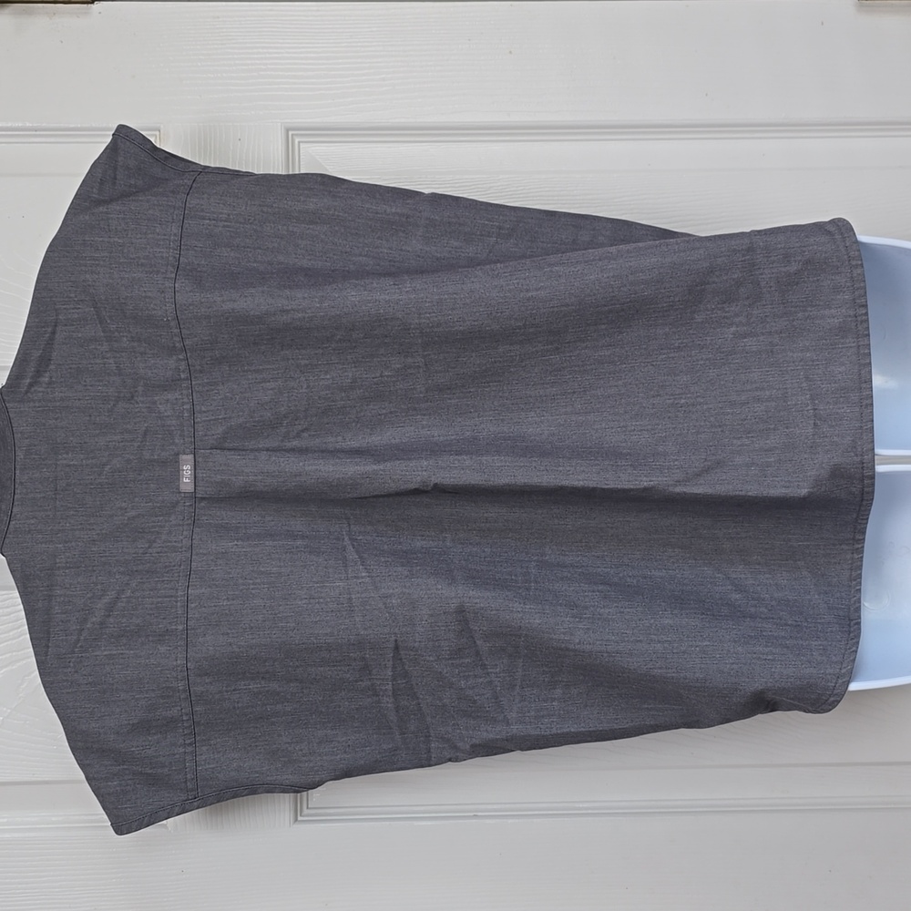 Figs Women's Rafaela Oversized Scrub Top In Graphite - Picture 5 of 8
